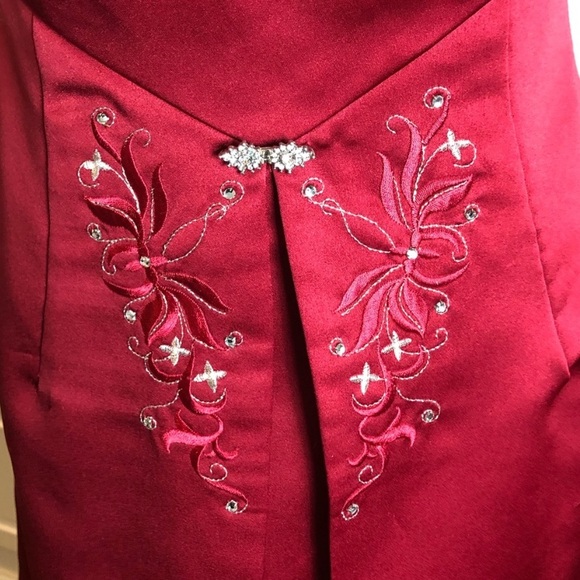 Michaelangelo Red Dress with Embroidery, Size 12 See photos for measurements. - Picture 6 of 12